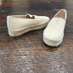 SamEdelman the “Cherlene” 8.5 worn once for photos in very good condition